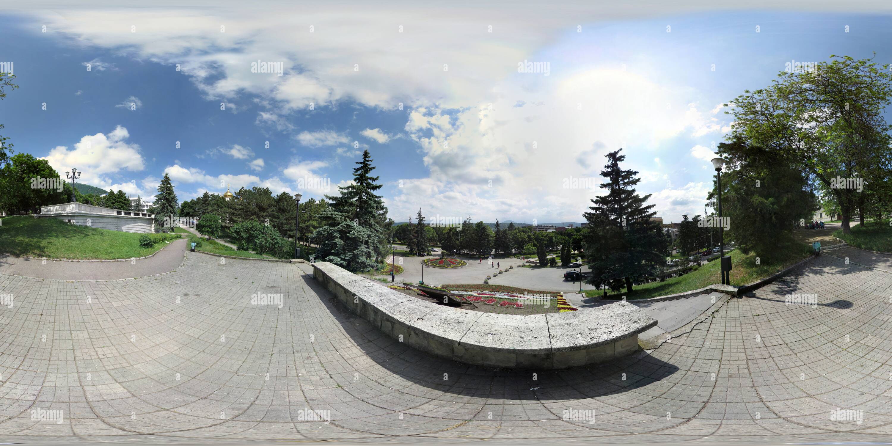 Visualizzazione panoramica a 360 gradi di Lermontov Square. Pyatigorsk 2015
