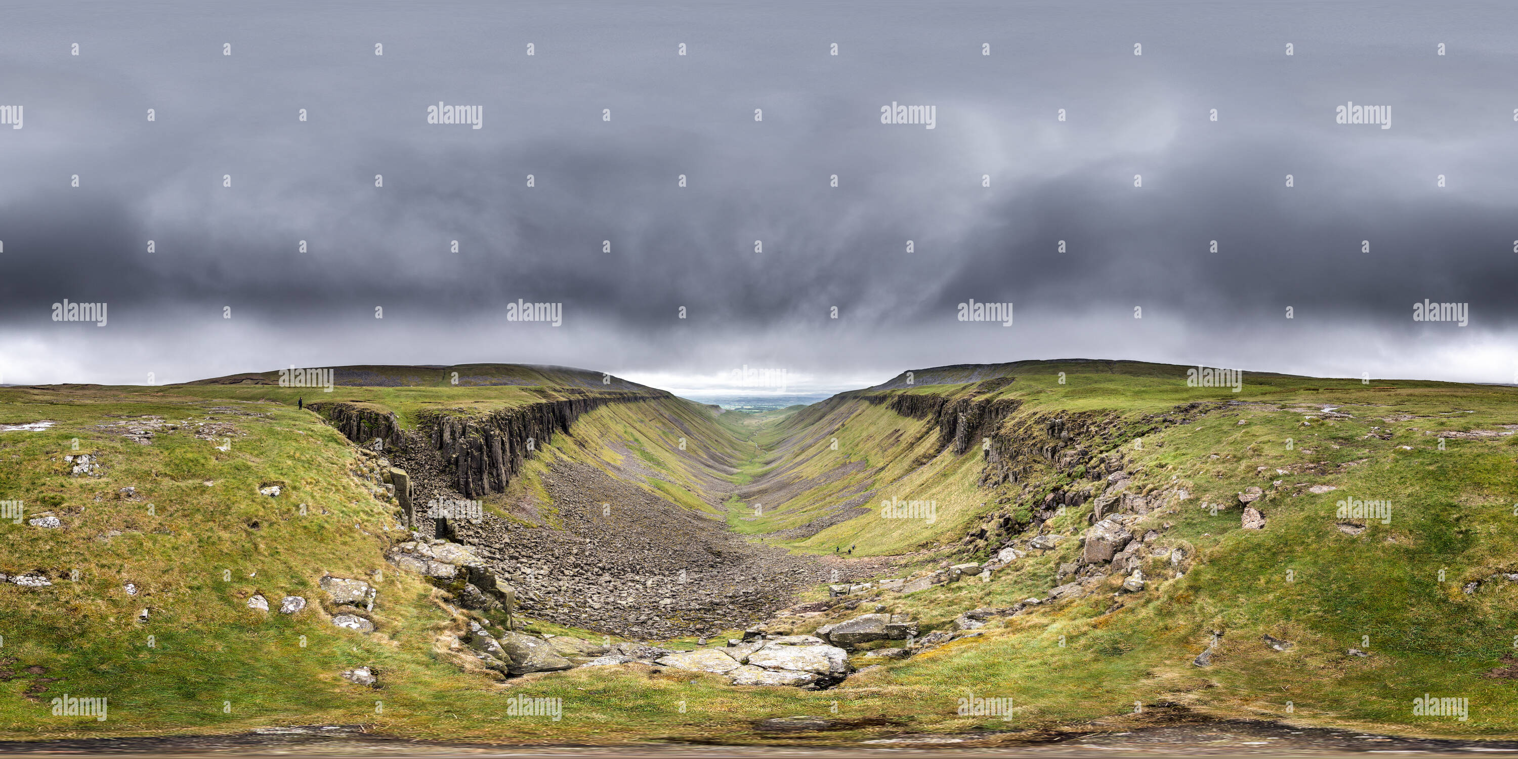 Visualizzazione panoramica a 360 gradi di In piedi ad alta Cup Nick, North Pennines, Cumbria