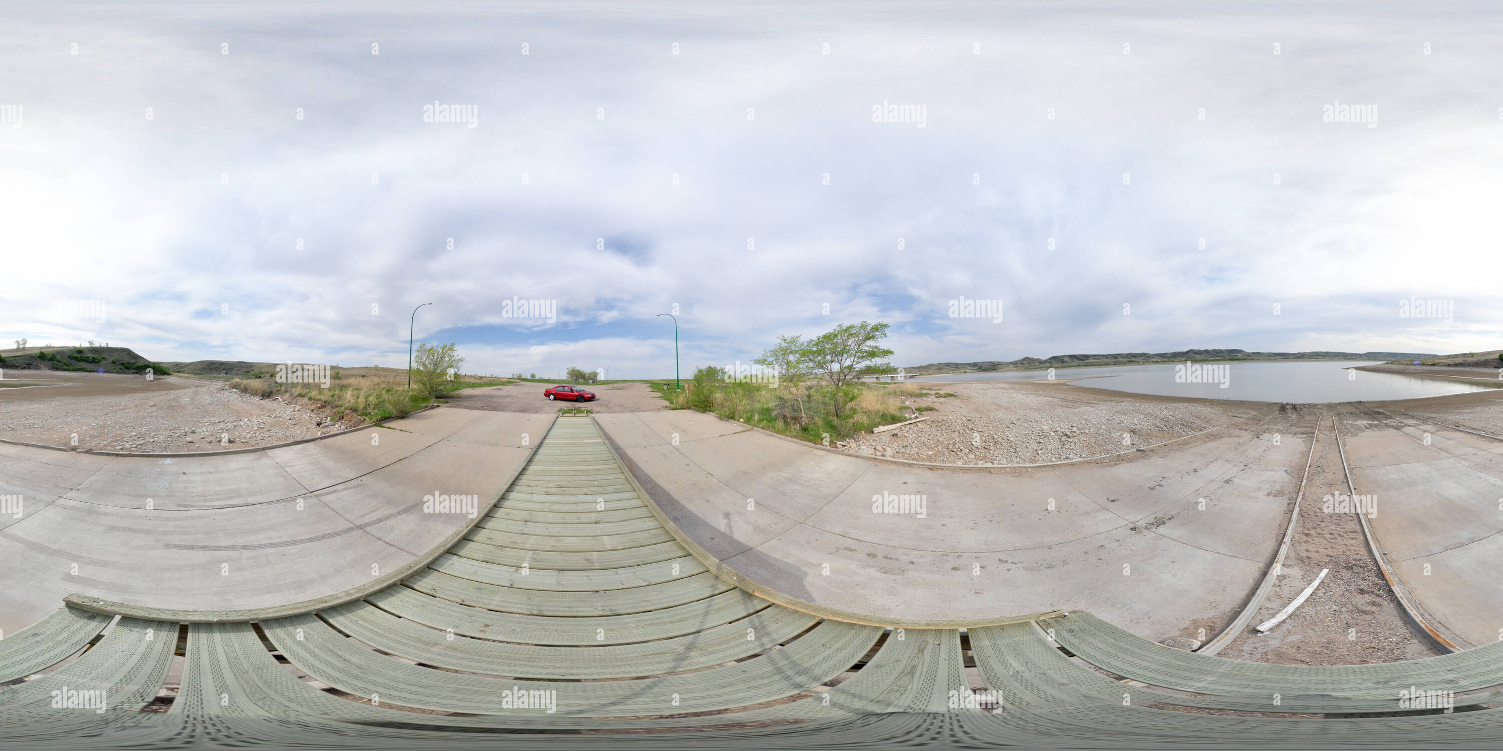 Visualizzazione panoramica a 360 gradi di In piedi sul Dock in Saskatchewan Landing