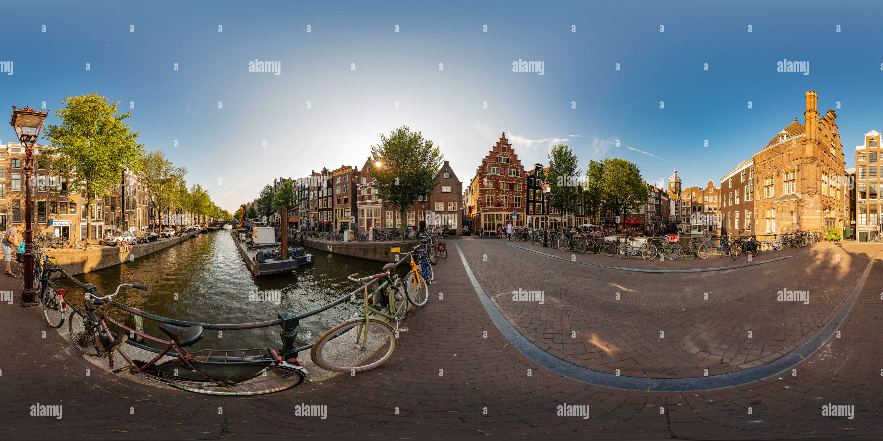 Visualizzazione panoramica a 360 gradi di Amsterdam - Armbrug in Oudezijds Voorburg Wal