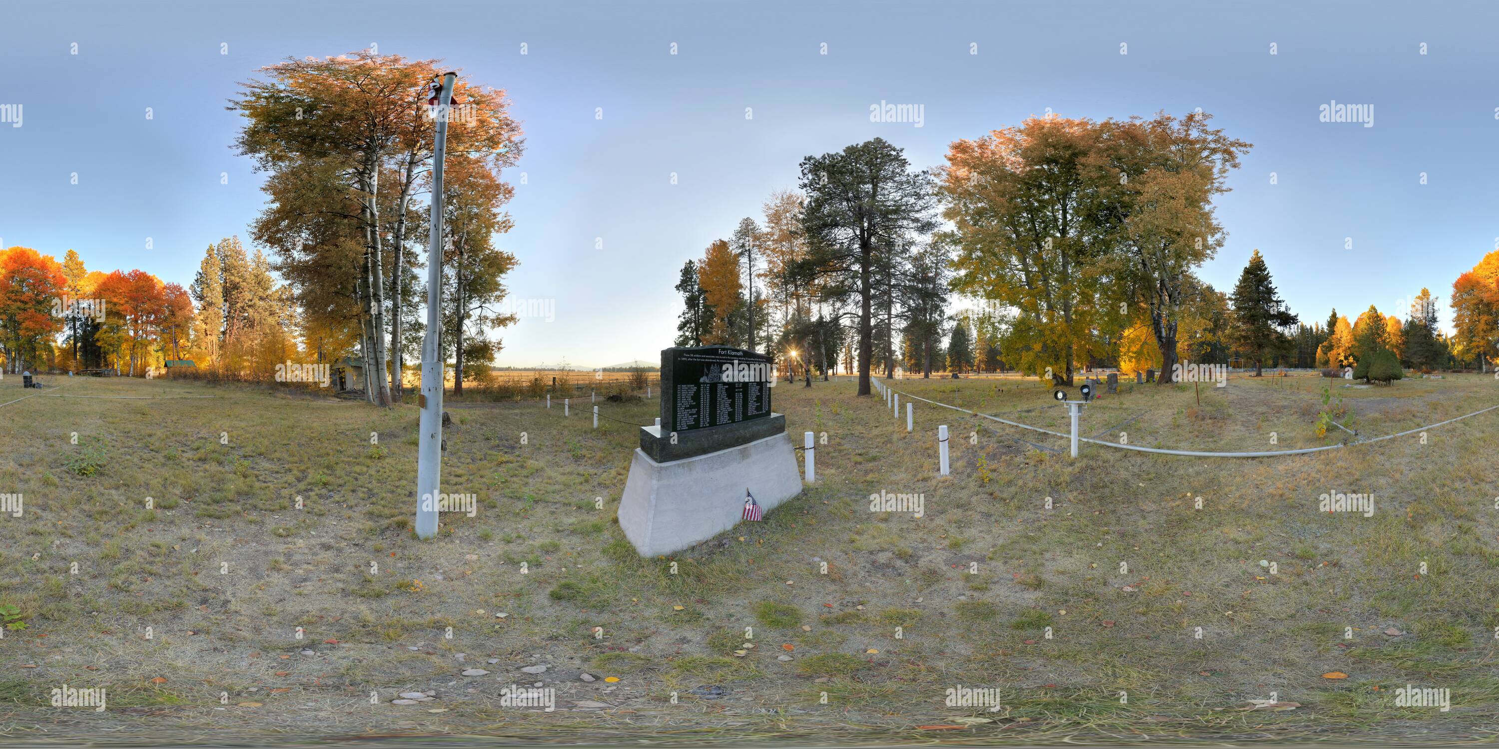 Visualizzazione panoramica a 360 gradi di Fort Klamath cimitero storico [2]