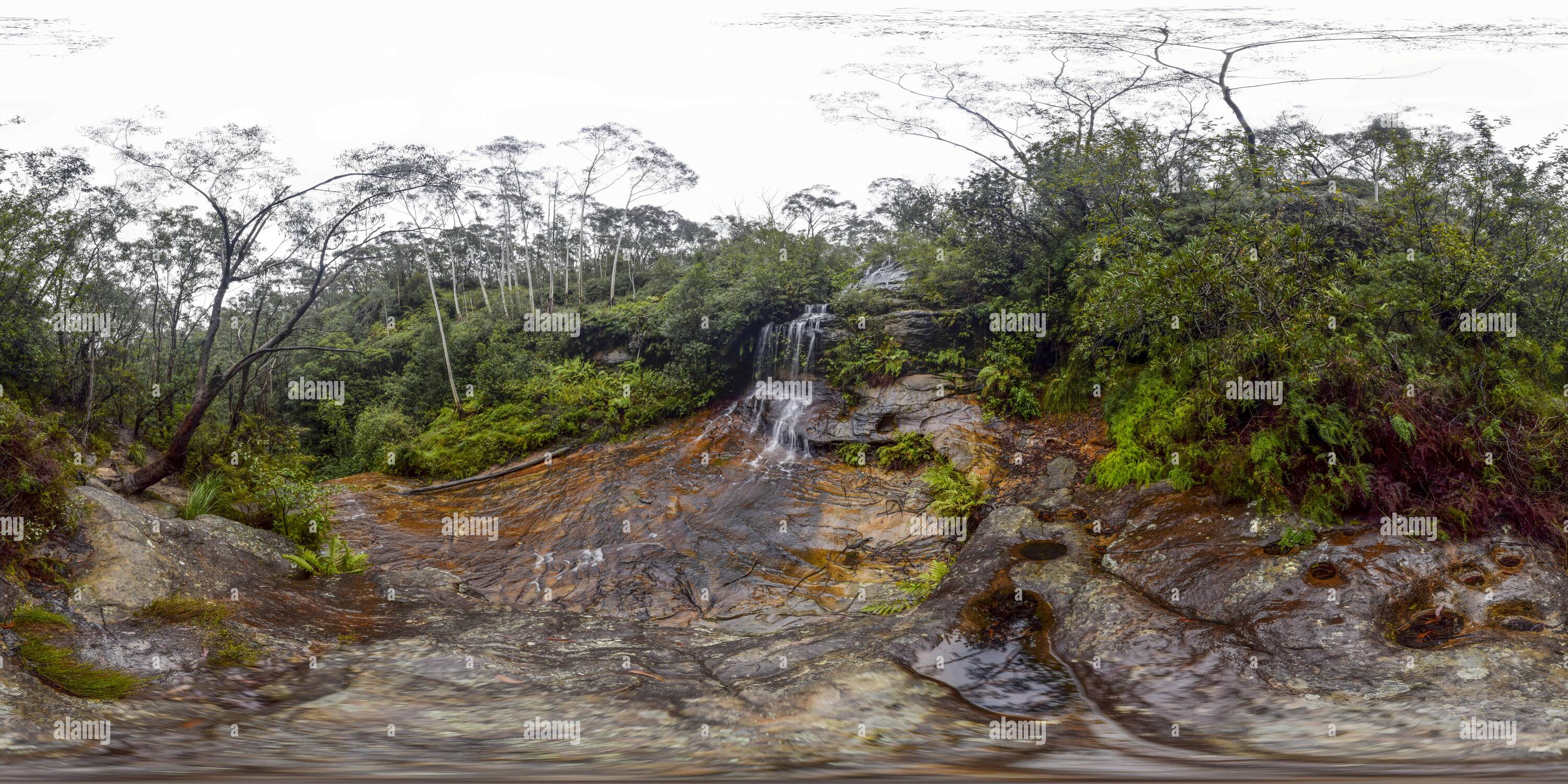 Visualizzazione panoramica a 360 gradi di La cataratta cade, Sud Lawson, Nuovo Galles del Sud, Australia