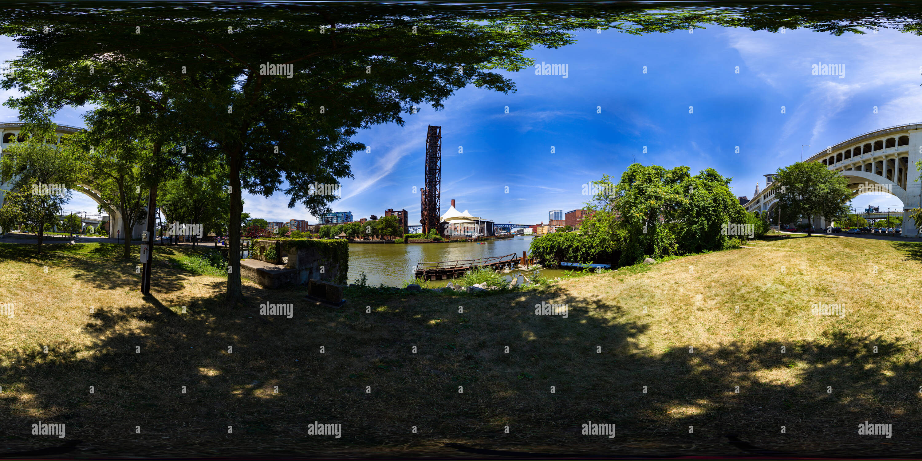 Visualizzazione panoramica a 360 gradi di Abbassare il fiume Cuyahoga, Cleveland