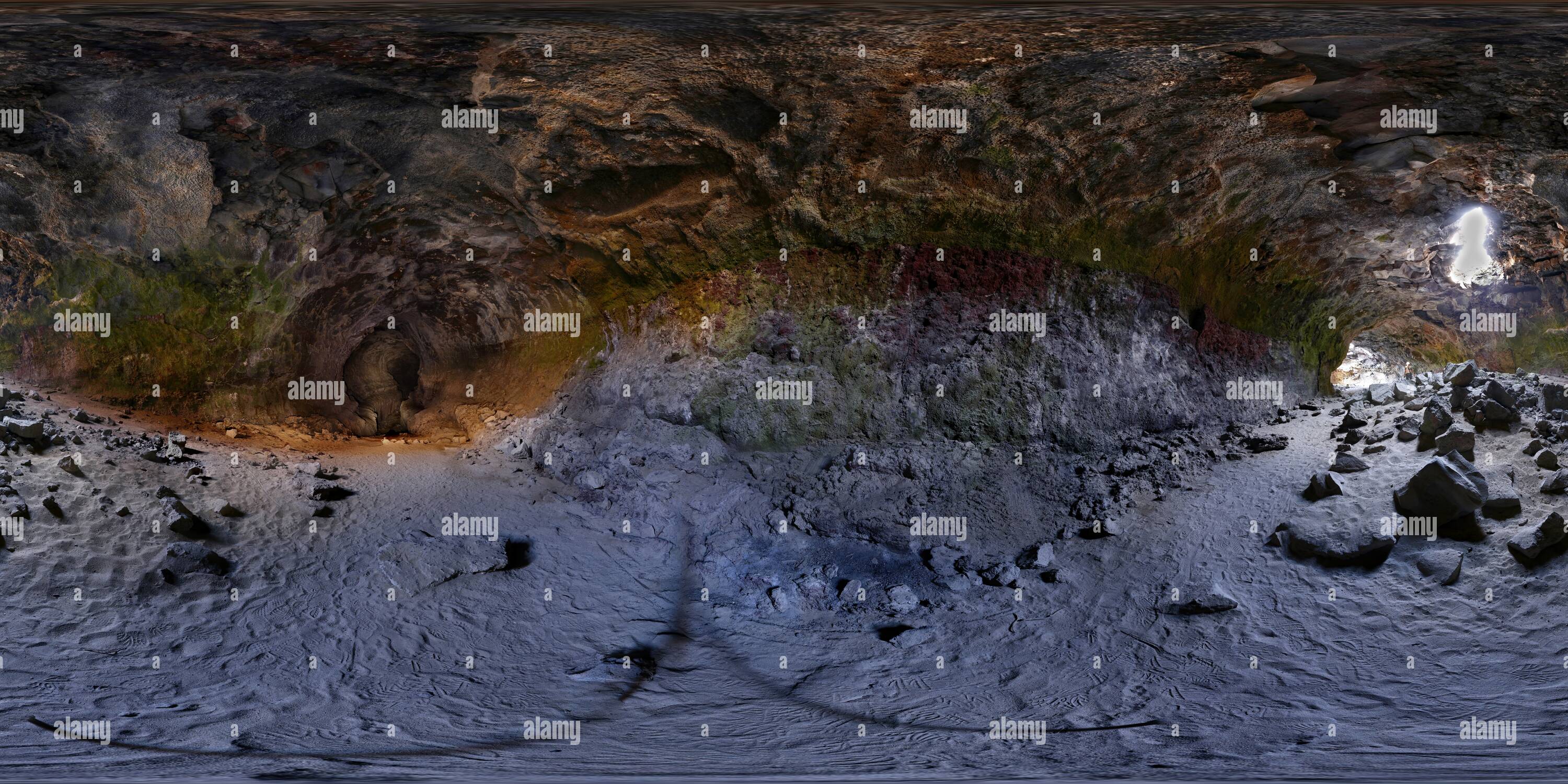 Visualizzazione panoramica a 360 gradi di Grotta di Derrick [4]