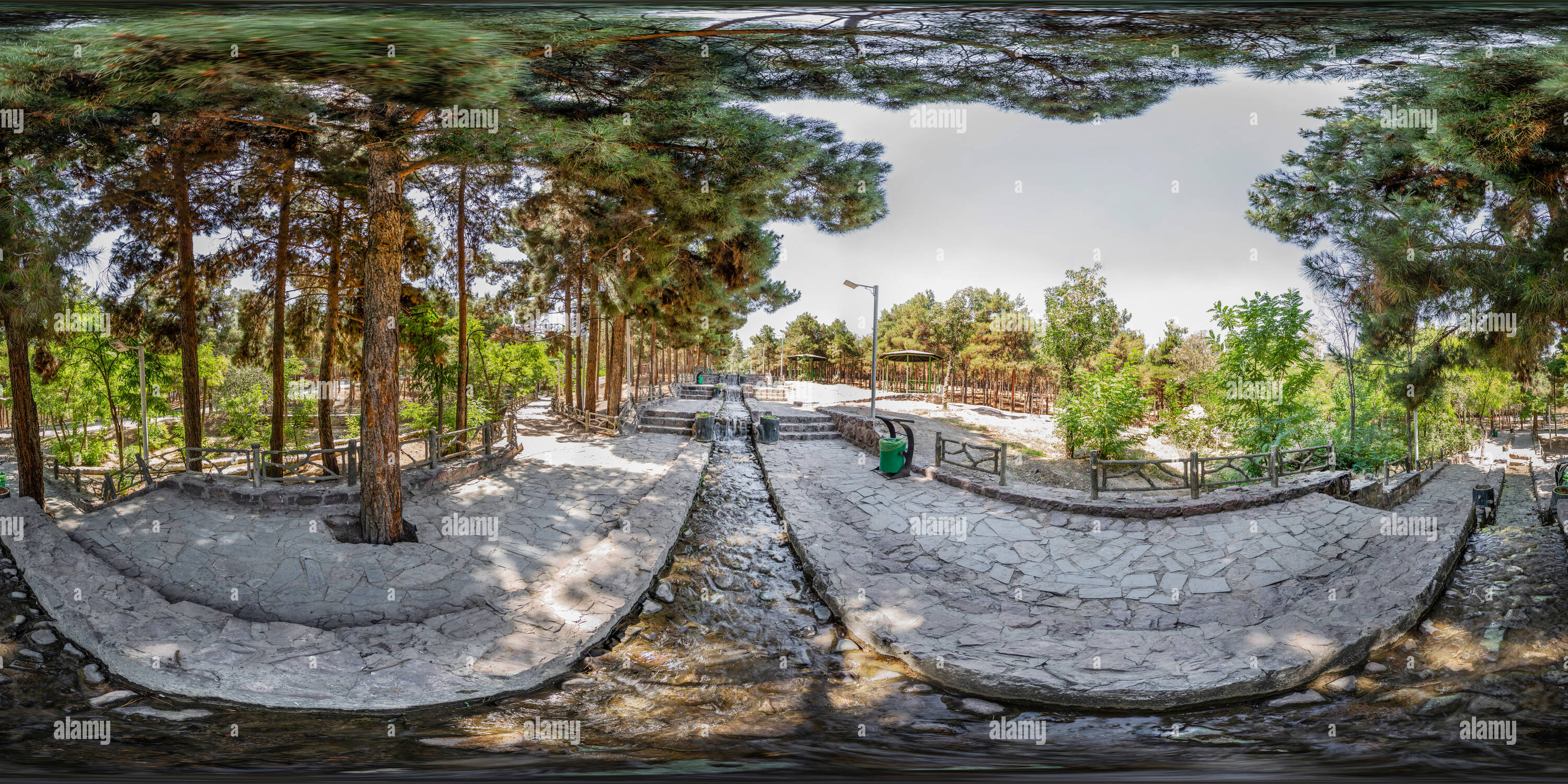 Visualizzazione panoramica a 360 gradi di Hesar Sorkheh Parco Nazionale