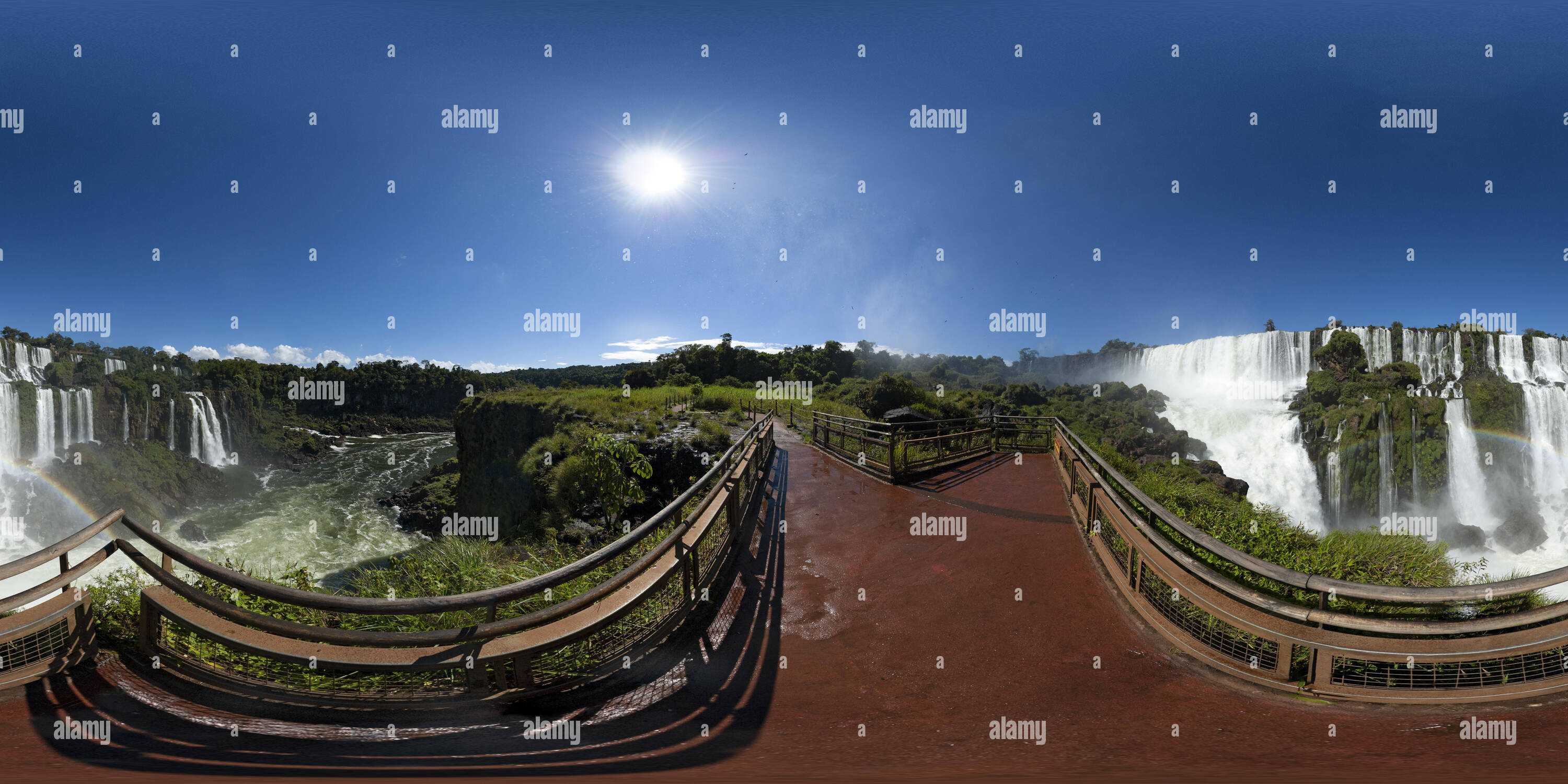Visualizzazione panoramica a 360 gradi di Le Cascate di Iguazu sul confine di Argentina, Brasile e Paraguay