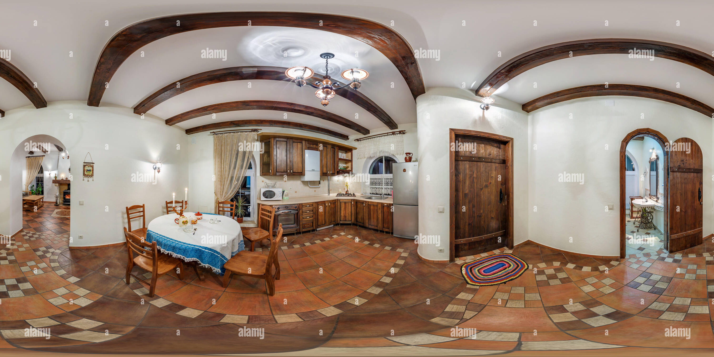 Visualizzazione panoramica a 360 gradi di GRODNO, Bielorussia - Novembre 13, 2013: Panorama in cucina interna in casa di vacanza. Piena 360 sferica di 180 gradi senza soluzione di continuità nel panorama equirectan