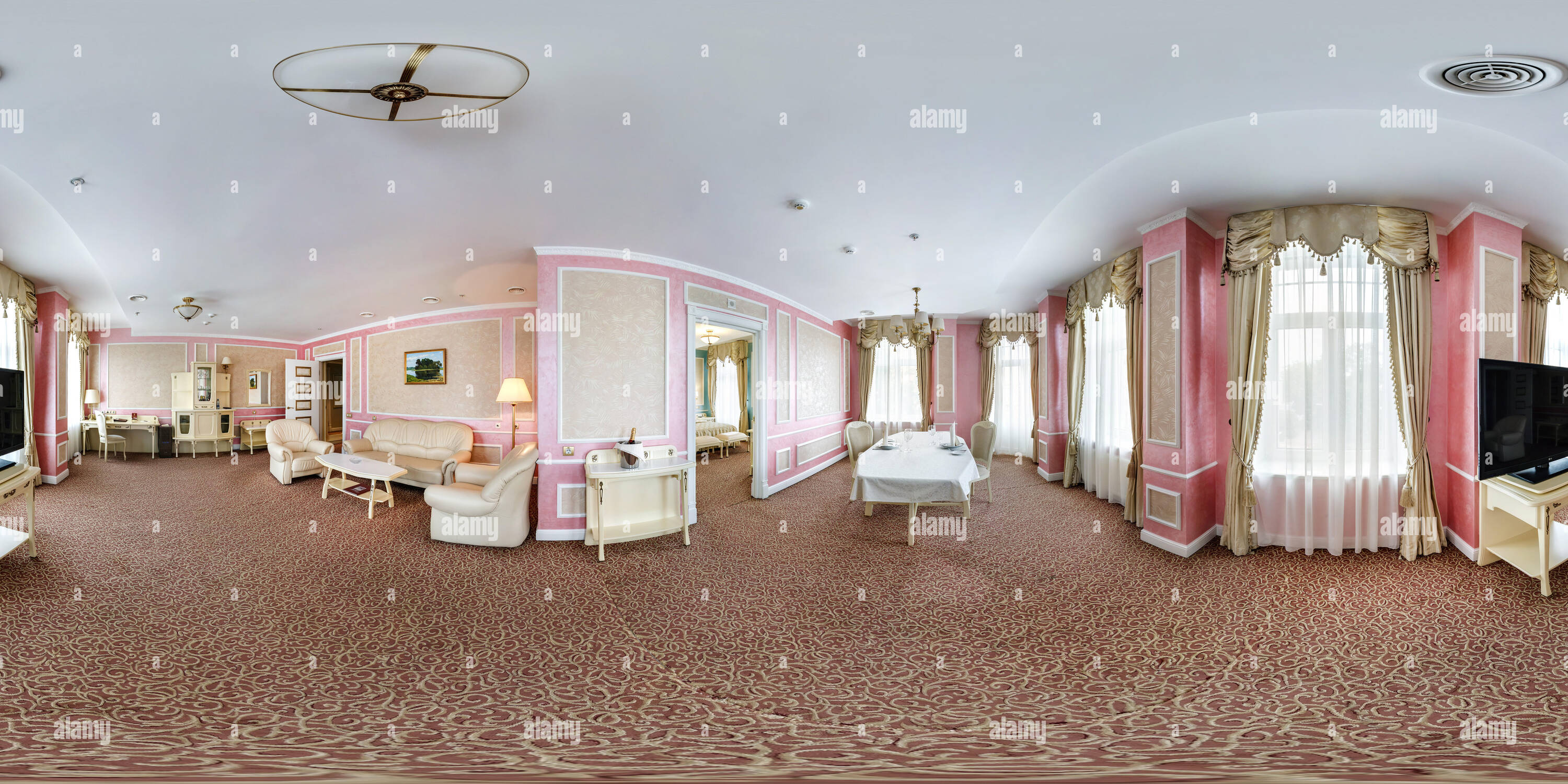 Visualizzazione panoramica a 360 gradi di MINSK, Bielorussia - 14 luglio 2016: Panorama in interno di moderne camere in luce rosa colore stile. 360 da 180 gradi sferica perfetta panora