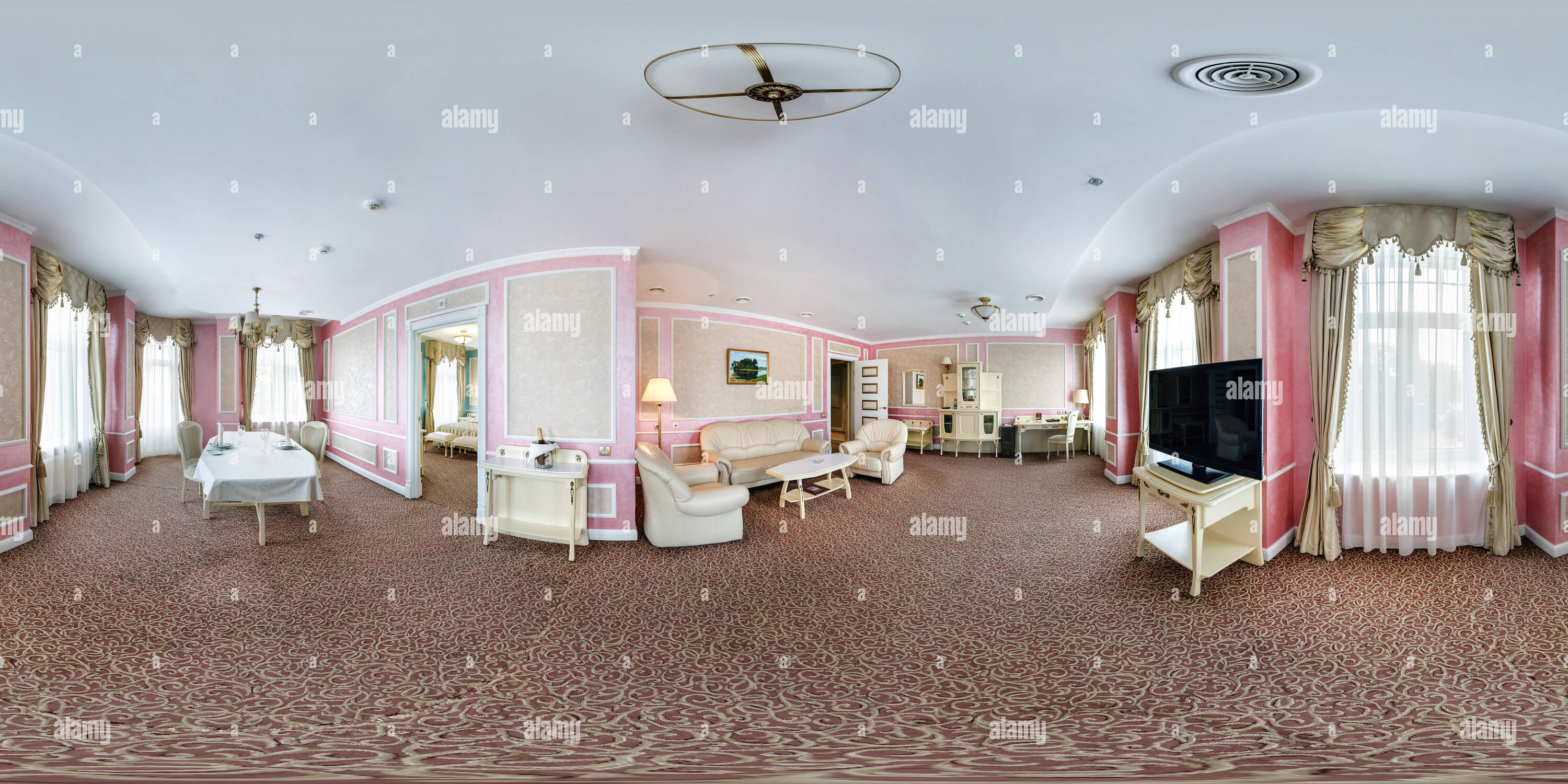 Visualizzazione panoramica a 360 gradi di MINSK, Bielorussia - Luglio 2016: Full perfetta sferica a 360 gradi vista panorama in interno di moderne camere di hotel in rosa di colore chiaro che sty