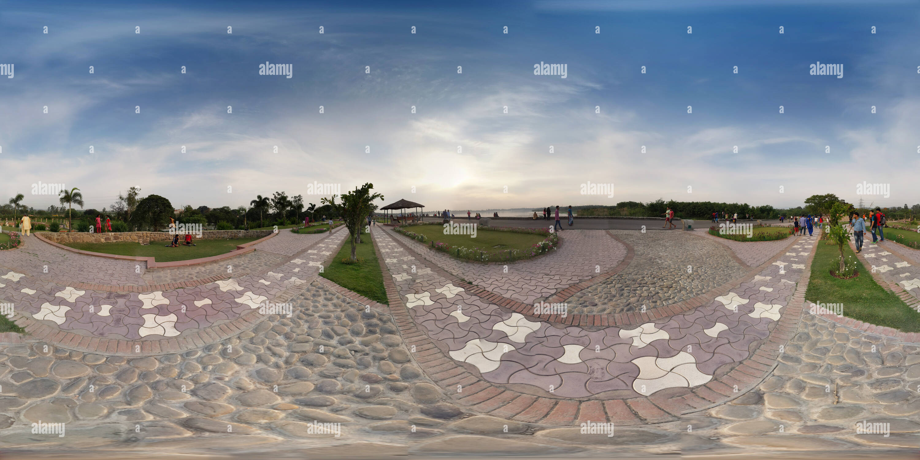 Visualizzazione panoramica a 360 gradi di Lago sukhna chandigarh garden