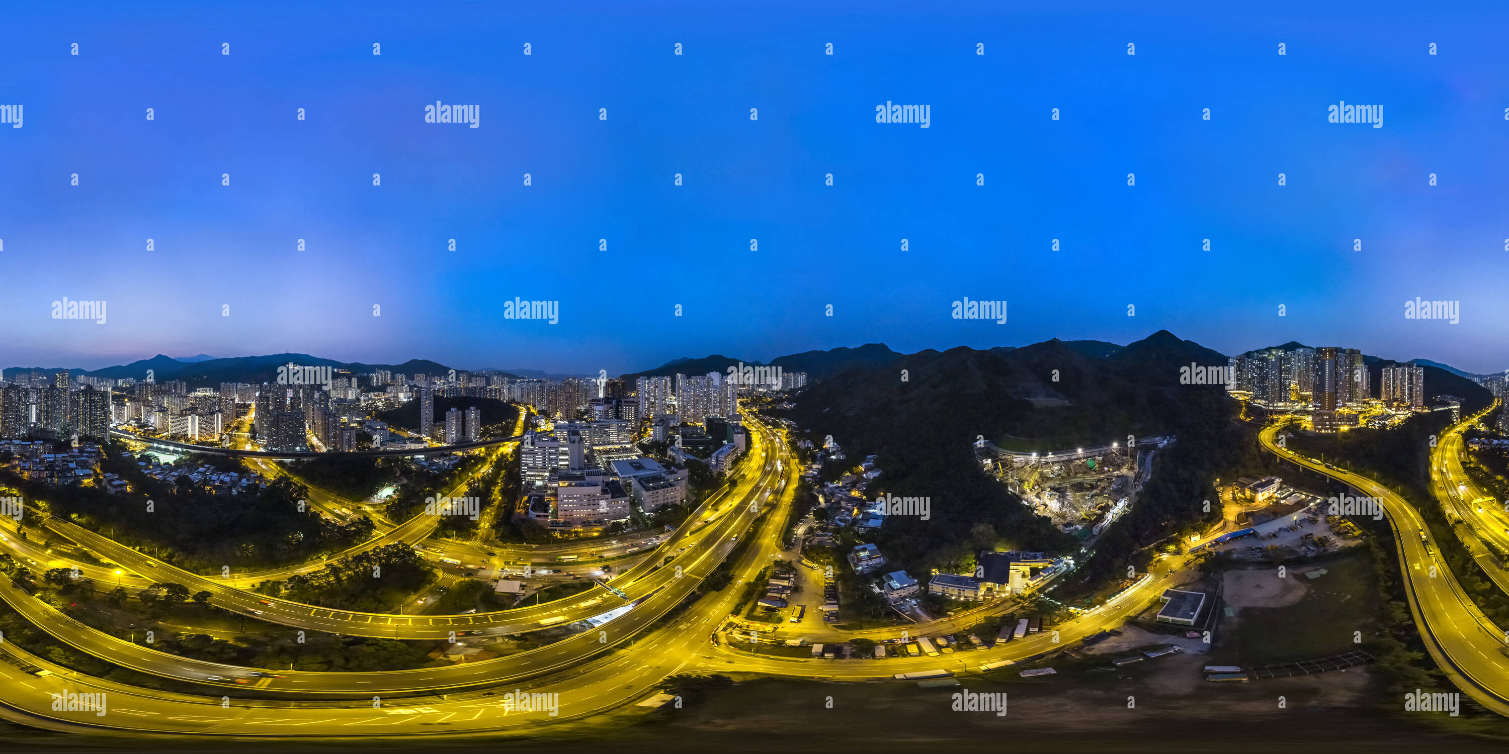 Visualizzazione panoramica a 360 gradi di Sha Tin @ notte(沙田之夜), NT, HK.