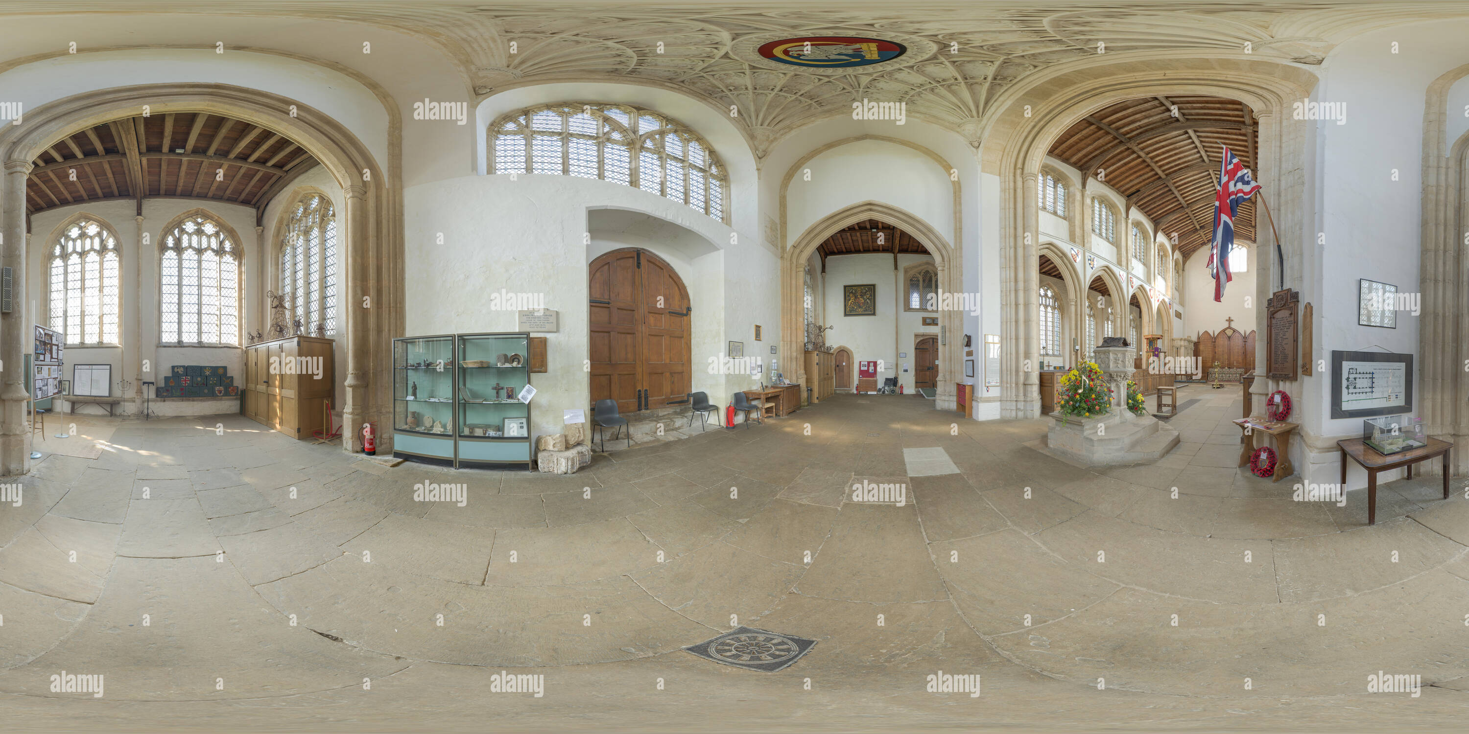 Visualizzazione panoramica a 360 gradi di Il XIV secolo chiesa inglese a Fotheringhay, Inghilterra, base dell'Plantagenet Duca di York, luogo di nascita del re Richard III e Yorkist base.