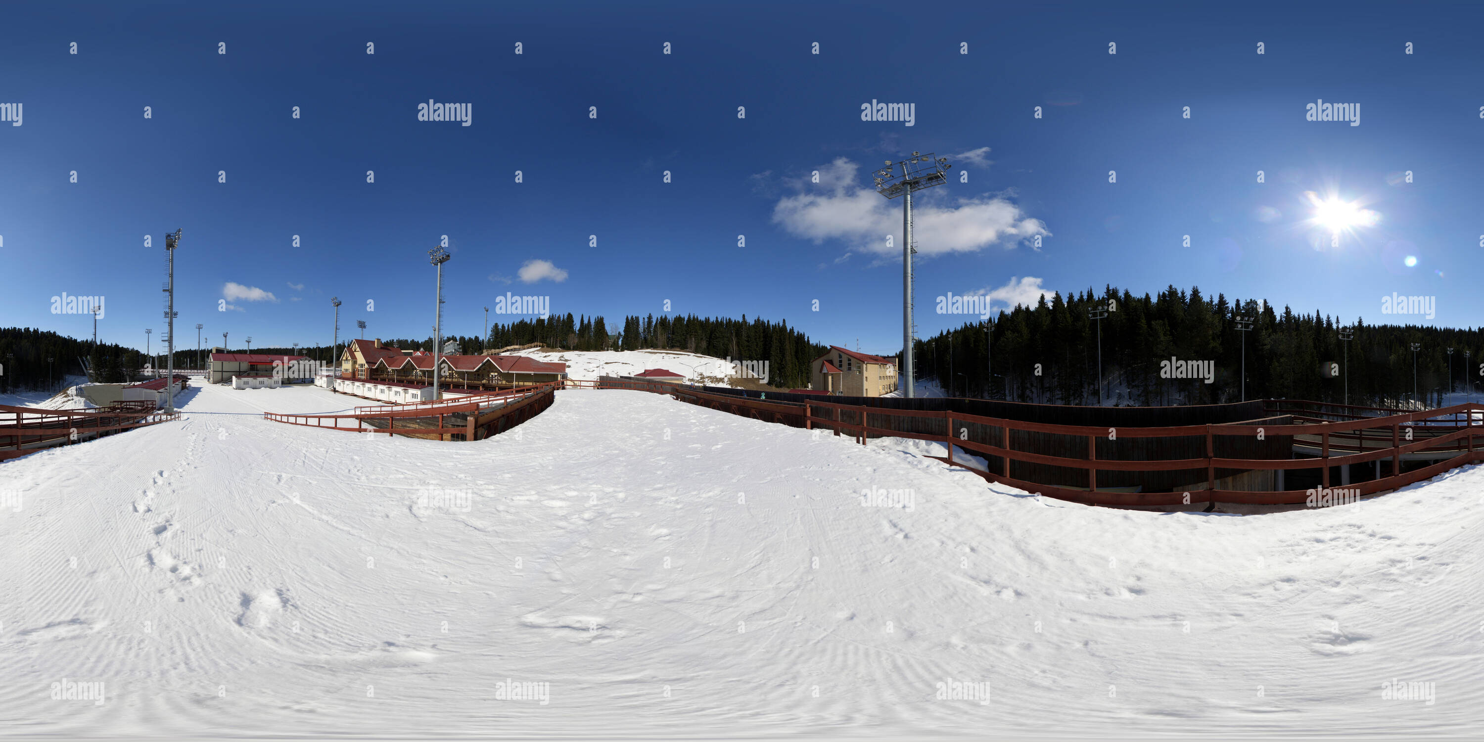 Visualizzazione panoramica a 360 gradi di Центр Биатлонный 2019. Мостик