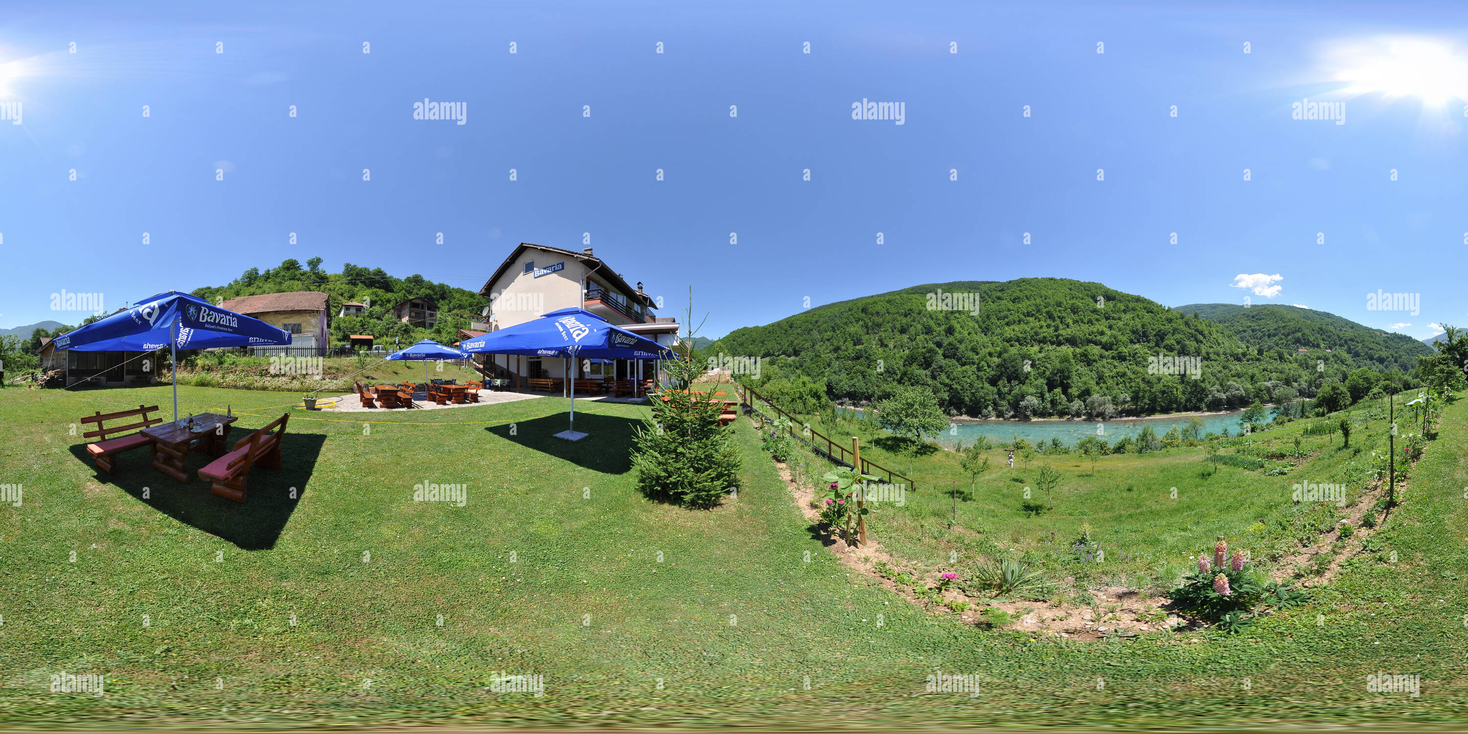 Visualizzazione panoramica a 360 gradi di Fiume Drina nei pressi di foca