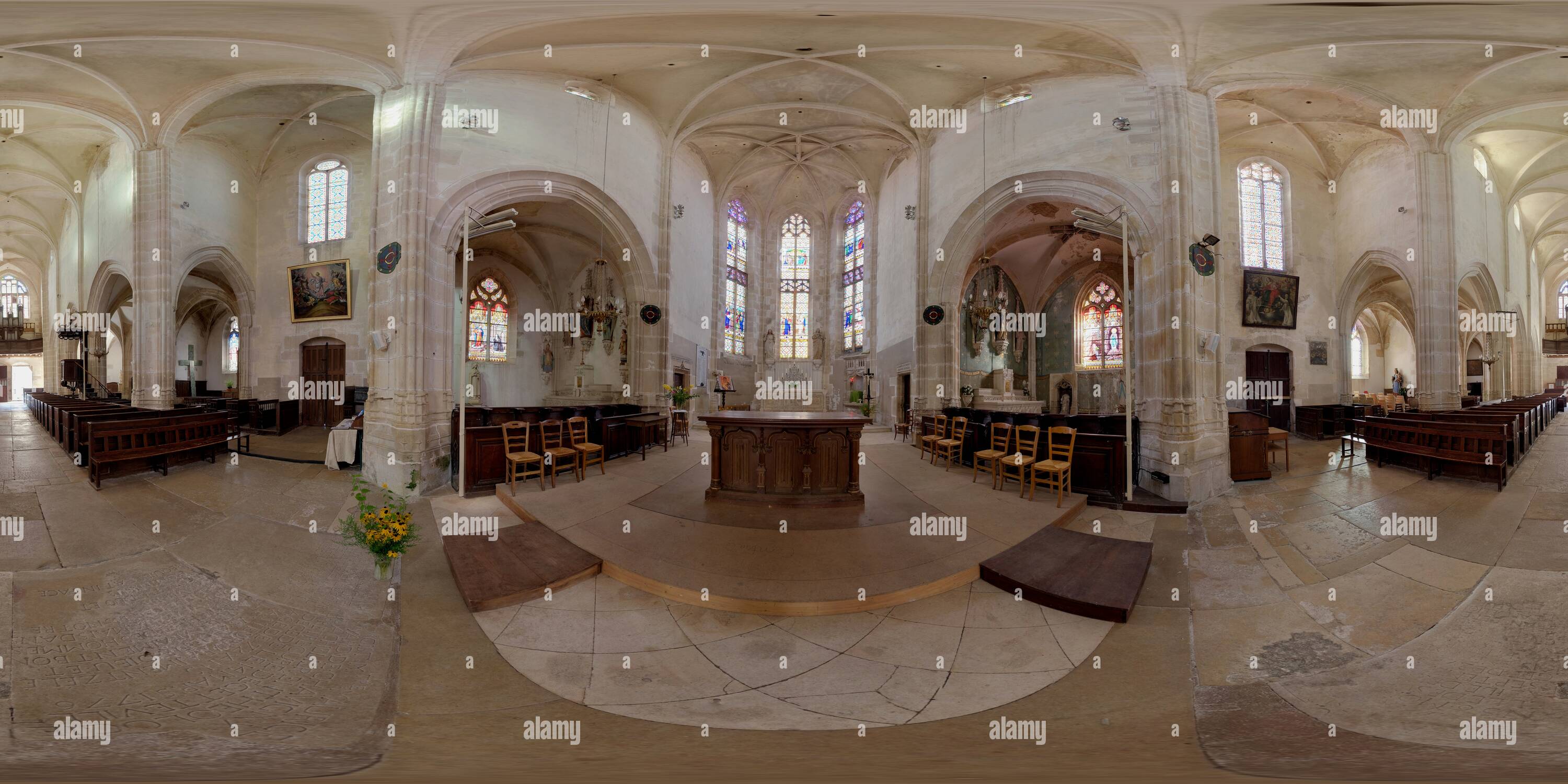 Visualizzazione panoramica a 360 gradi di Eglise de Noyers sur Serein