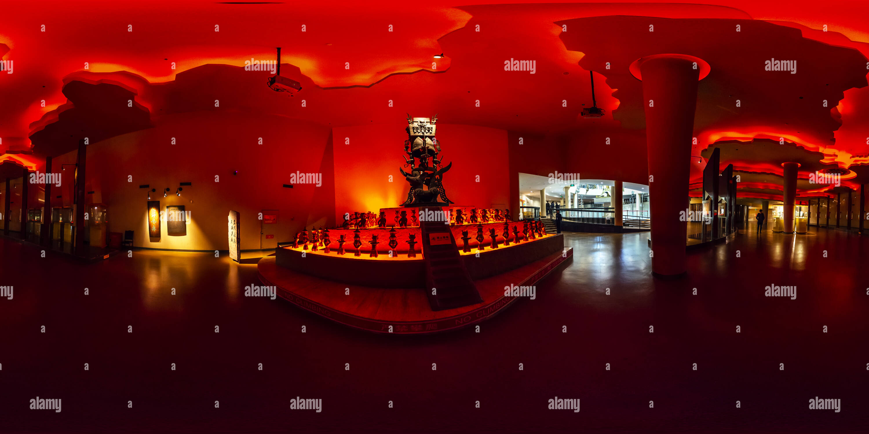 Visualizzazione panoramica a 360 gradi di Ware sacrificale(三星堆博物館祭祀禮器), Museo Sanxingdui, Sichuan, CN