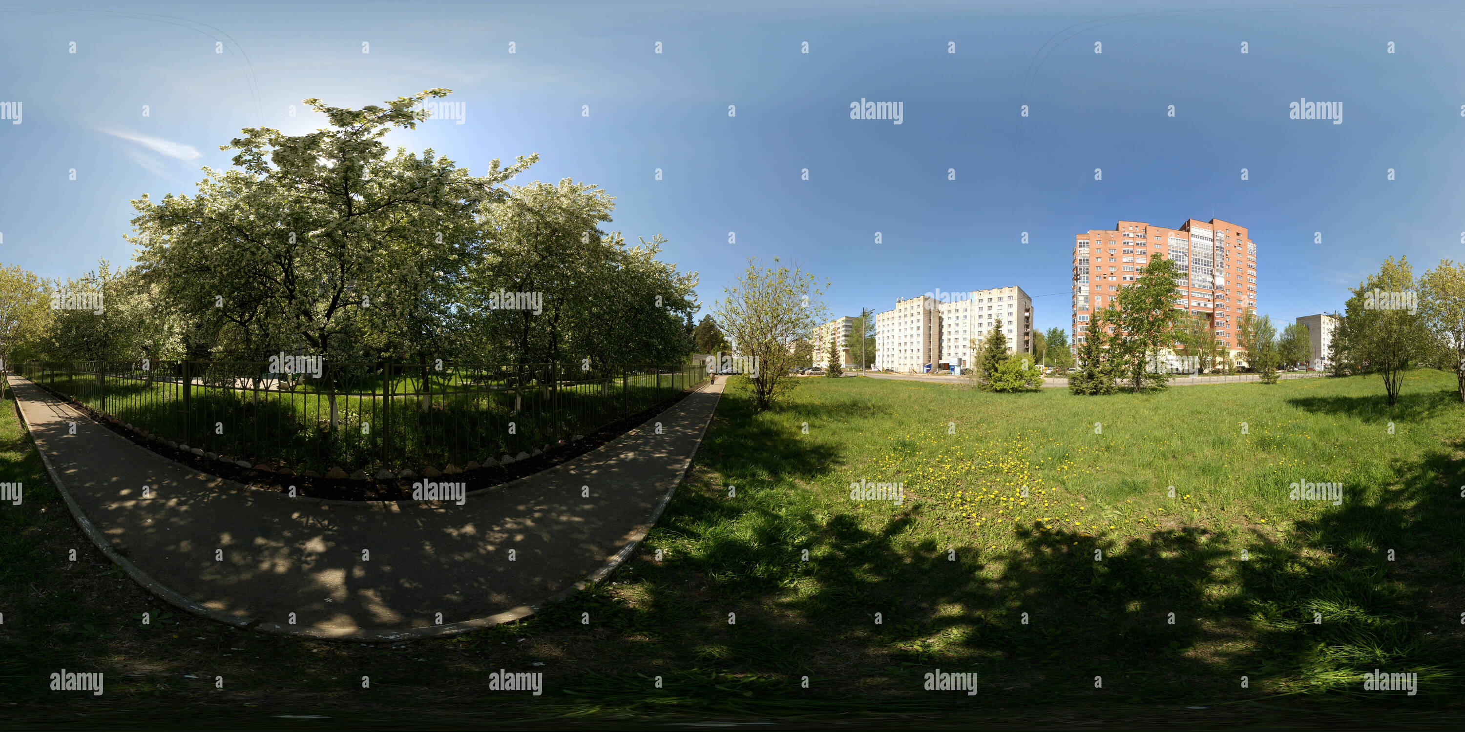 Visualizzazione panoramica a 360 gradi di Яблони на Подлесной возле госпиталя