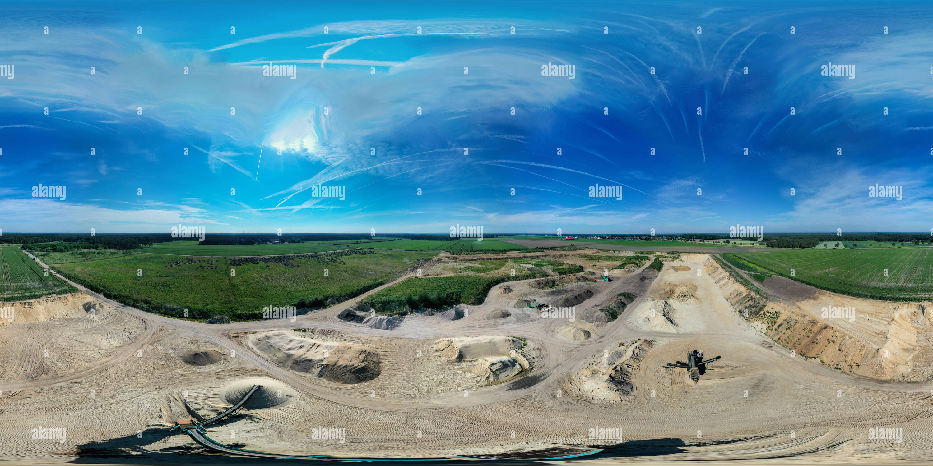 Visualizzazione panoramica a 360 gradi di Sferica a 360 gradi panorama sferica di una cava di sabbia nel nord della Germania