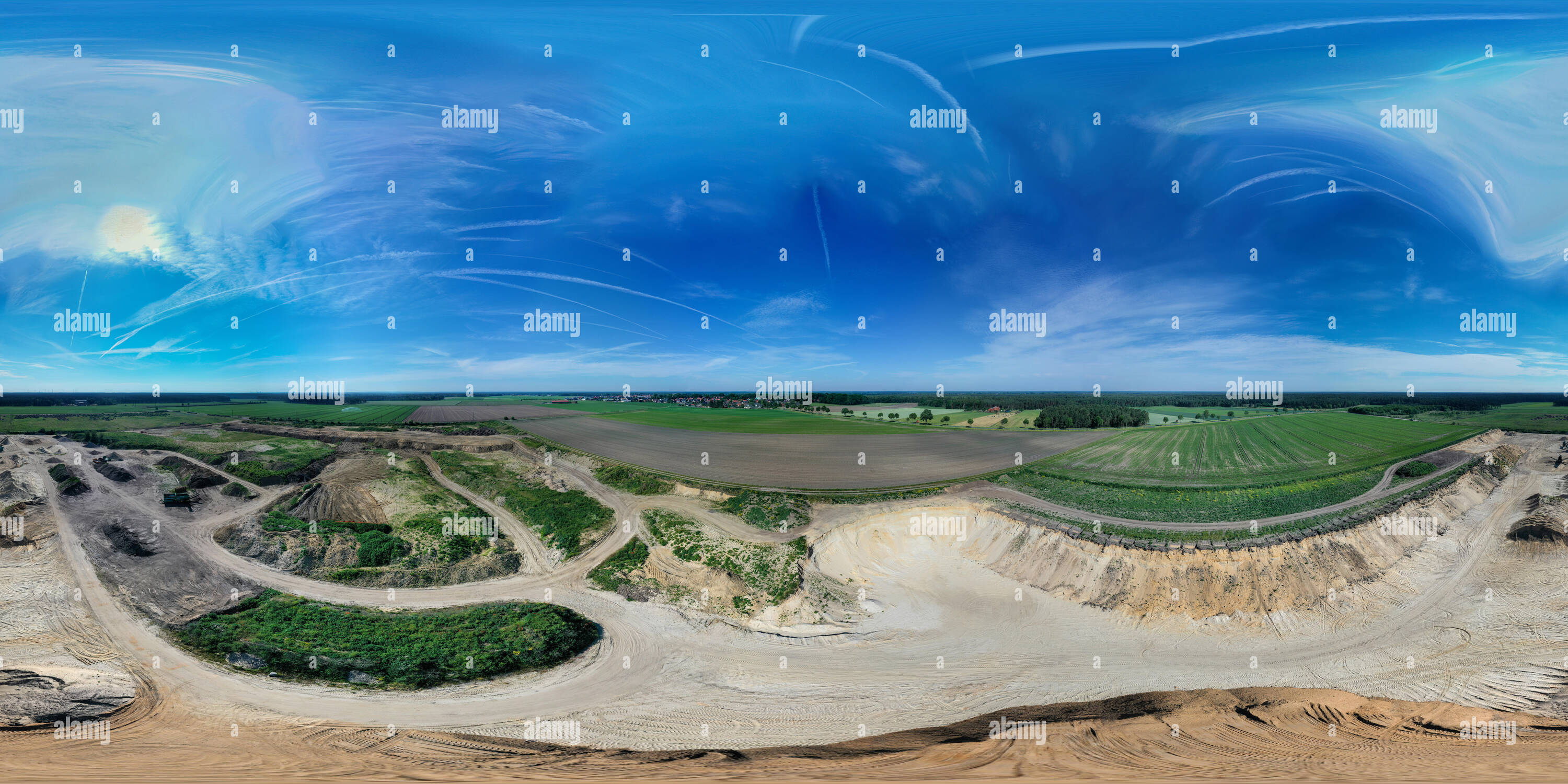 Visualizzazione panoramica a 360 gradi di Sferica a 360 gradi panorama sferica di una cava di sabbia nel nord della Germania