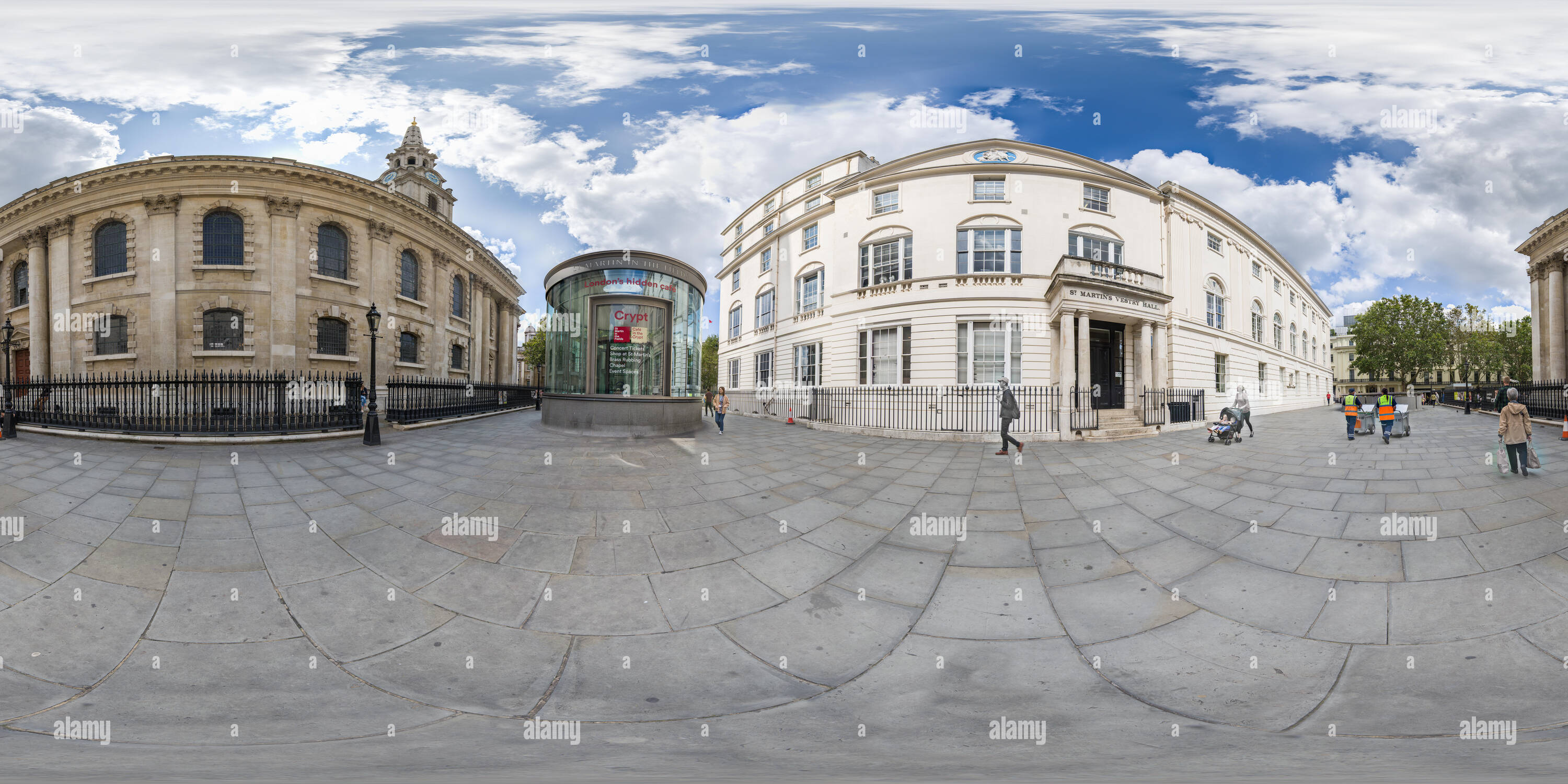 Visualizzazione panoramica a 360 gradi di St Martin nei campi chiesa cripta, ingresso e sacrestia Hall di Londra, Inghilterra.